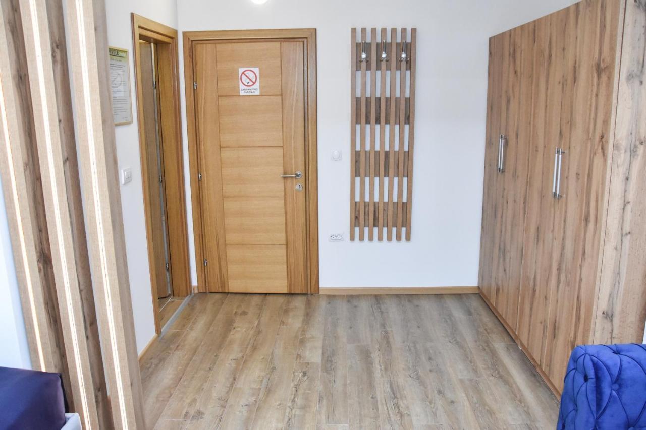 Motel Kvele ノヴィ・パザル エクステリア 写真